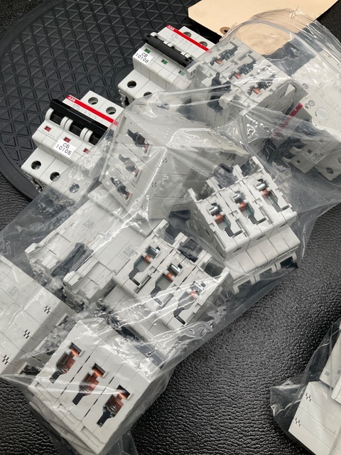 ABB #2CDS253001R0104, S203-C10 3P 10A 400V CIRCUIT BREAKERS (10 available) - Image 3