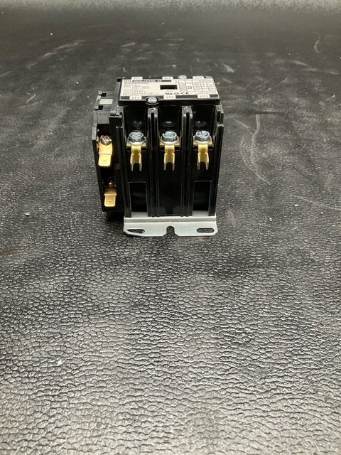 Square D #8910DPA33V02X20, 3P 30A CONTACTOR, NEW - Image 3