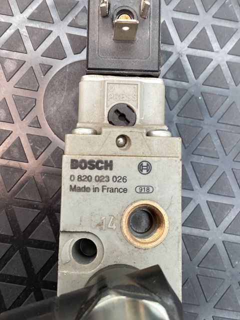 Bosch #0820023026, PNEUMATIC VALVE - Image 1