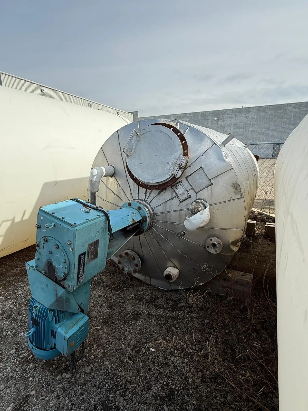 Chemineer #3HTA20, Jacketed Stainless Steel Reactor, 2,600 Gal., 20 HP, Coil, 80" x 80" x 120", 5,000 KG - Image 4