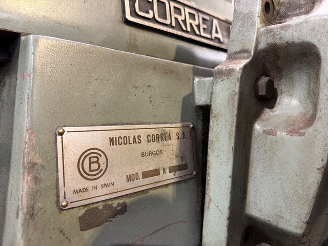 Correa #F1UA, Horizontal Milling Machine, ISO 40 Taper, 1060" x 280MM Table, 820x220x420MM - Image 6