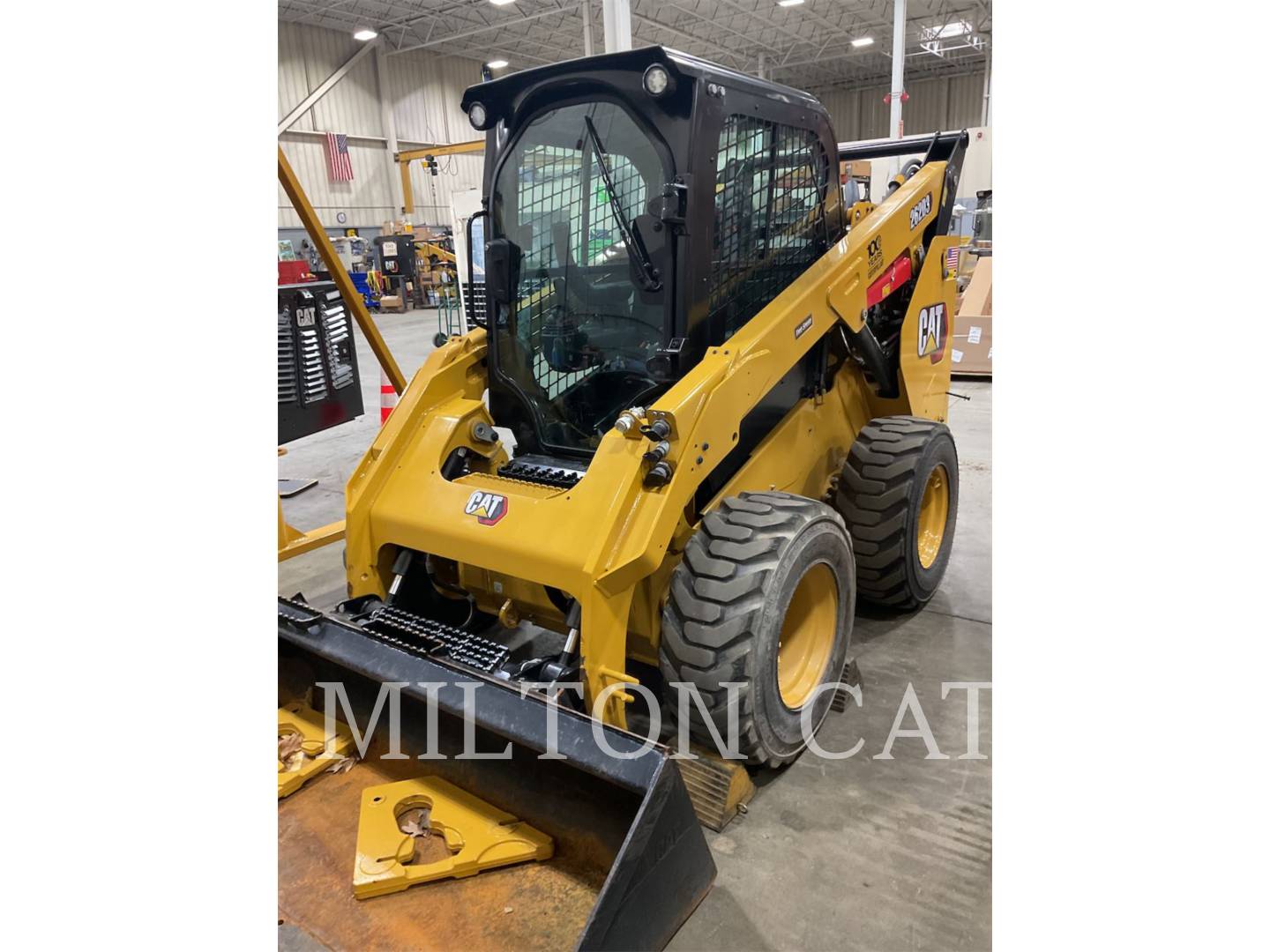 Cat 262D3, Skid Steer Loader, 176 hours, S/N: TP403048, 2024 - Image 2