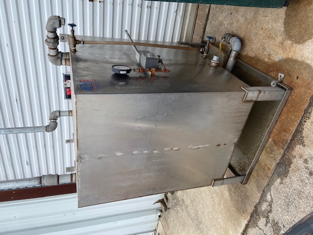 80 HP Williams & Davis, 15 psi, steam boiler, Stainless Steel feed water tank, Grundfos pump - Image 9