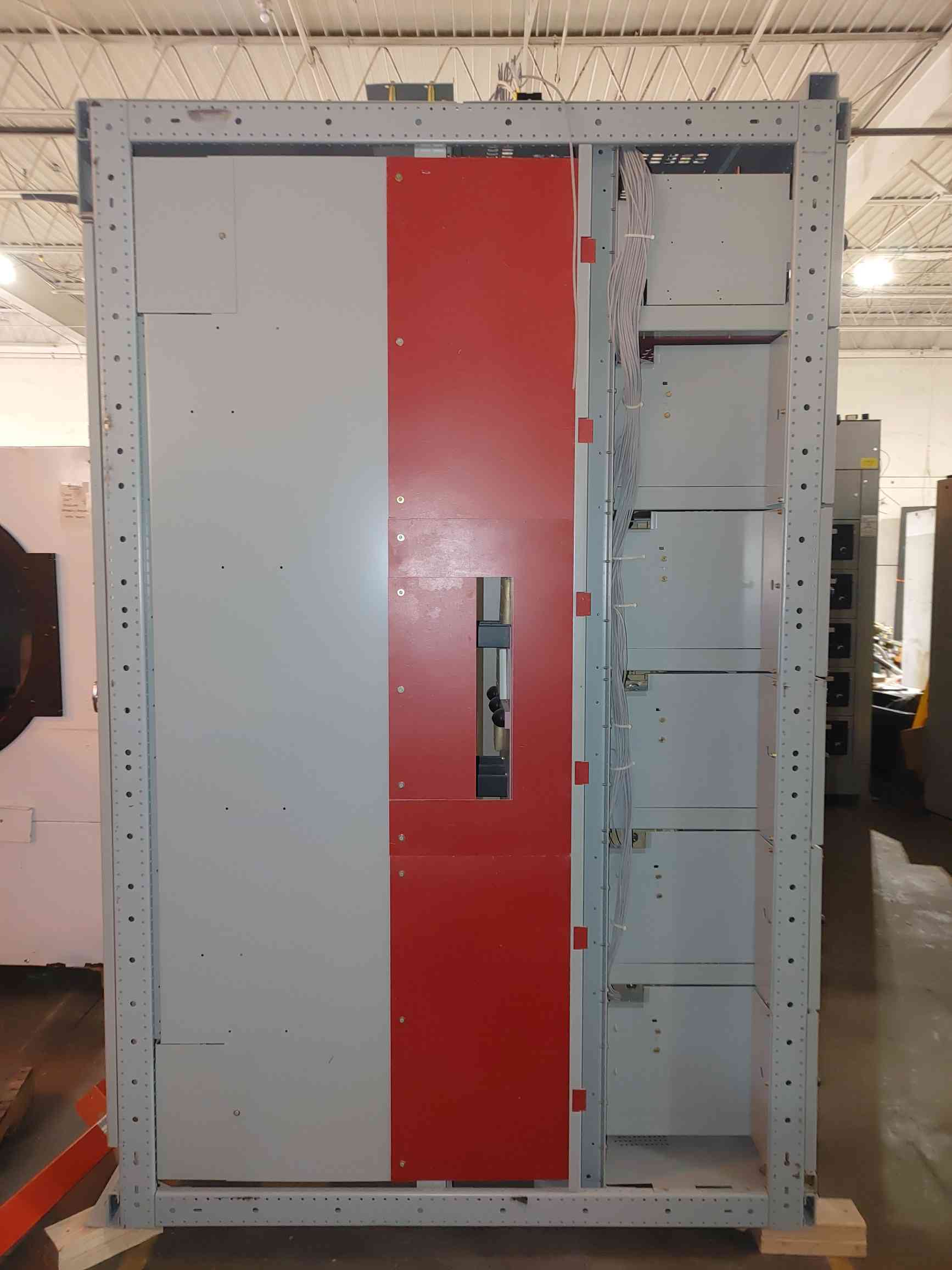 4000 Amps, General Electric Power Break II Switchboard, (5) #SHF08B208H 800A Hi-Break 3 Pole Breakers, 480 - Image 3