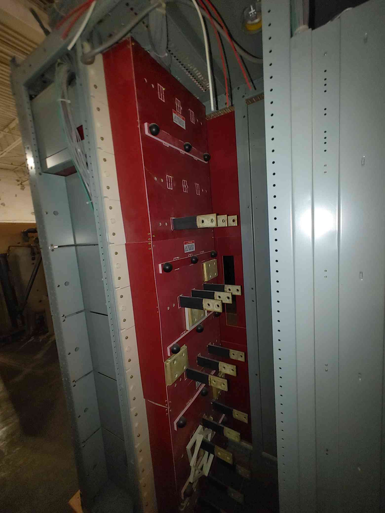 4000 Amps, General Electric Power Break II Switchboard, (5) #SHF08B208H 800A Hi-Break 3 Pole Breakers, 480 - Image 10