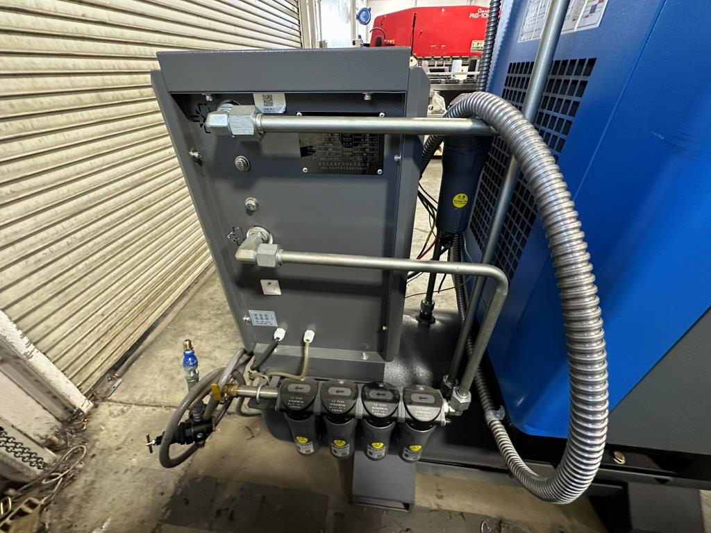 52 cfm, 232 psi, Senfeng #XV-15/16Y, high pressure rotary screw air compressor, 20 HP, refrigerated dryer - Image 2