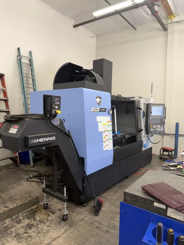 Daewoo Doosan #DNM-5700L, 3-Axis CNC Vertical Machining Center, 51.2" x 22.4" table, 41" X, 22" Y, 20" Z - Image 3