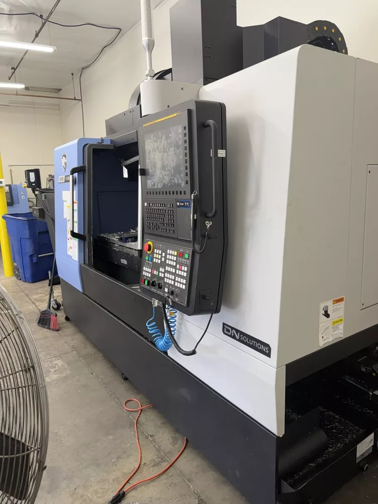 Daewoo Doosan #DNM-5700L, 3-Axis CNC Vertical Machining Center, 51.2" x 22.4" table, 41" X, 22" Y, 20" Z - Image 4