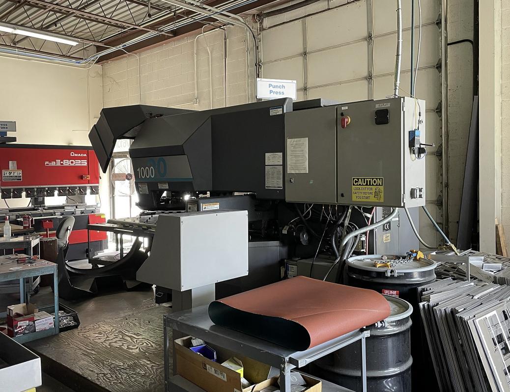 22 Ton, Strippit #U-1000-XP-OIPB, CNC turret punch w/ tooling, 20 station, 3 automatic index, 40" throat - Image 1