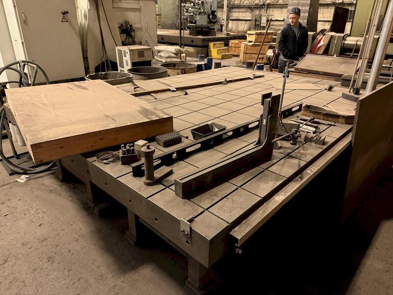 102" x 120" Portage, grid layout table - Image 2