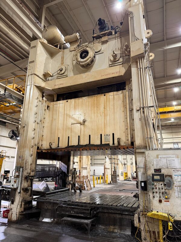 1000 Ton, Verson #S4-1000-144-90T, straight side double crank, 24" stroke, 70" Shut Height, 24" adj., 144" - Image 1
