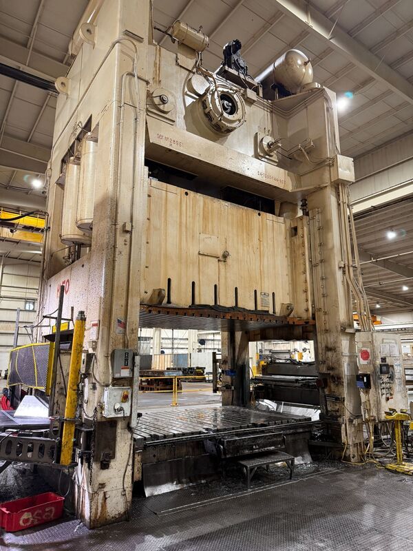 1000 Ton, Verson #S4-1000-144-90T, straight side double crank, 24" stroke, 70" Shut Height, 24" adj., 144" - Image 2