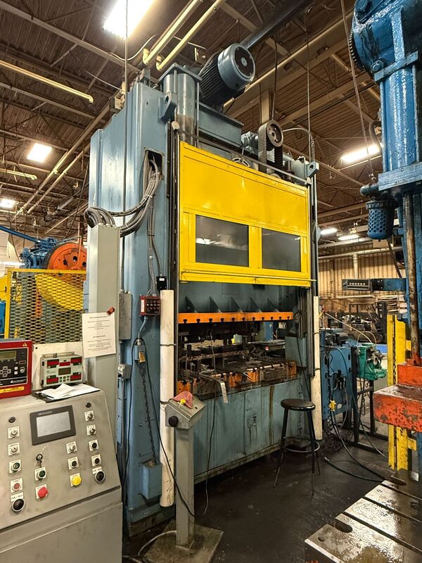 200 Ton, Niagara #SE2-200-72-42UH, straight side double crank, 6" stroke, 28" Shut Height, 9" adj., 72" x42" - Image 4