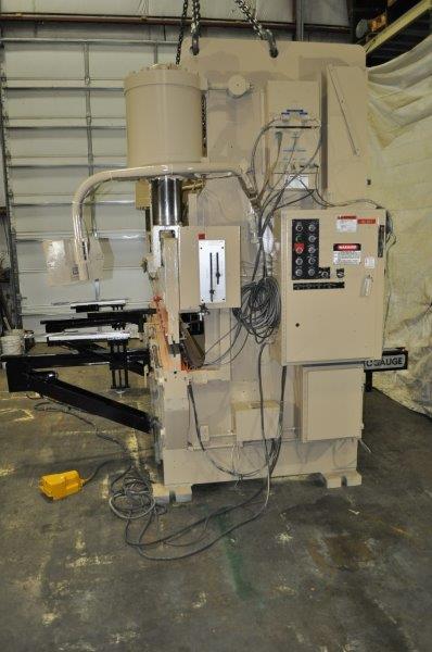230 Ton, Niagara #HBM-230-10-12, hydraulic press brake, 12' overall, 126" between housing, 10" stroke, 17" - Image 5
