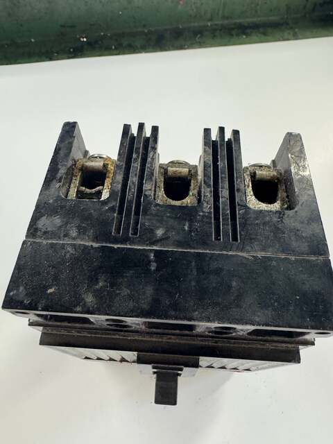 General Electric Molded Case Circuit Breaker TED136100 600V - Image 2
