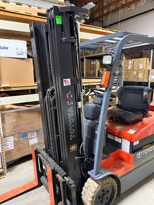 4000 lb. Toyota #7FBEU20, electric forklift, 189" lift height, 42" fork length, 24" load center, side shift - Image 1