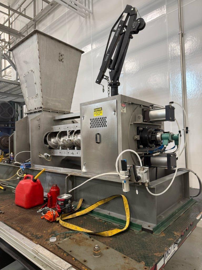 Vincent #TSP-12, Dewatering Screw Press, 64" long twin tapered screws, 20" x 24" feed hopper, 100 HP, 575 Volt - Image 2