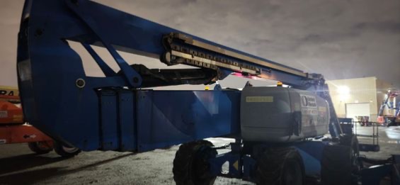 600 lb. Genie #ZX-135/70, Articulated Boom Lift, 135' height, 69' reach, diesel, 2014 - Image 3