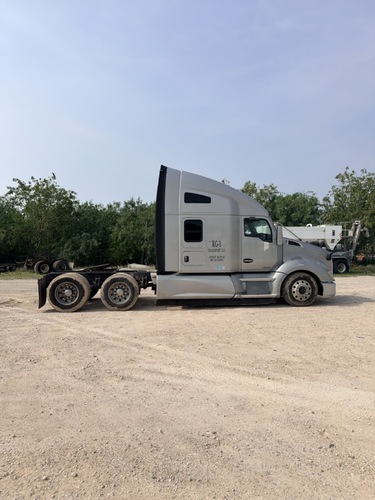 Kenworth #T680, Sleeper Truck, Paccar Power, Aero Highway Tractor, 632,860 Miles, 2020 - Image 2