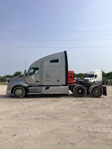 Kenworth #T680, Sleeper Truck, Paccar Power, Aero Highway Tractor, 632,860 Miles, 2020 - Image 3