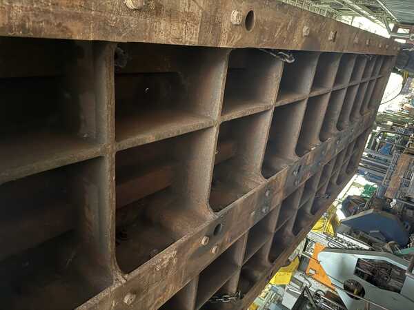 240" x 94" x 16", T-slotted floor with stands, leveling screws - Image 7