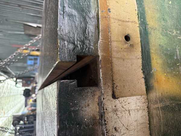 240" x 94" x 16", T-slotted floor with stands, leveling screws - Image 10
