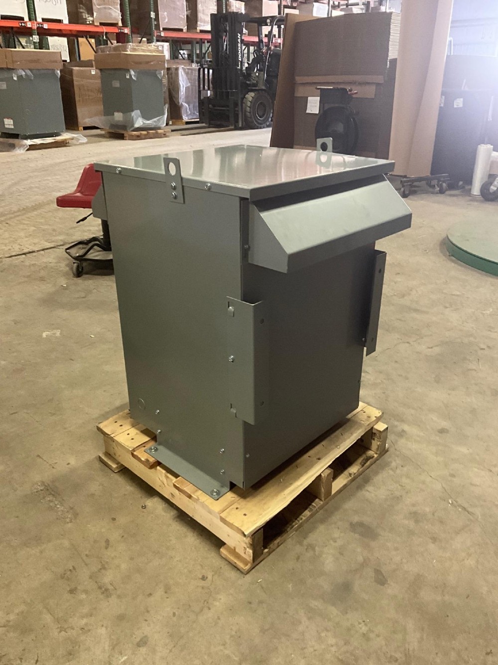 30 KVA 390 Delta Primary, 208Y/120 Secondary, 3 phase, Dry Type Step Up Transformer, New - Image 1