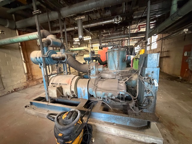 1,500 CFM, 100-125 PSIG, Quincy #QSI-1500, Rotary Screw Air Compressor, 300/350 HP, Q-Control - Image 1