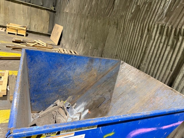 Vestil #D-200-HD, Self Dumping Hopper, 6,000 lb Capacity - Image 3