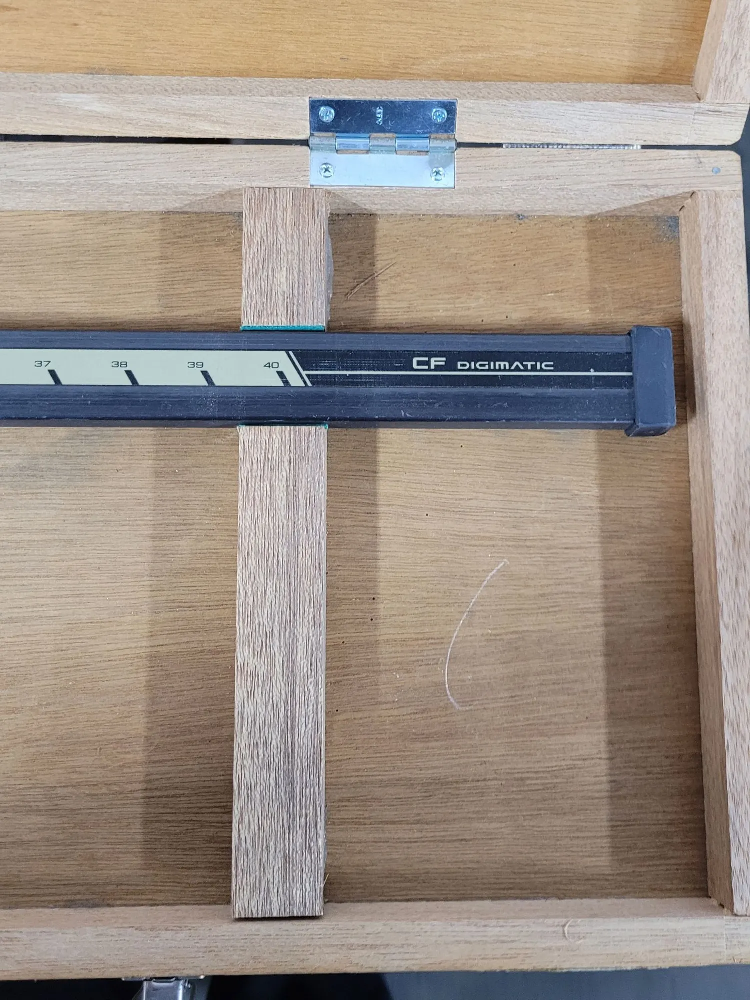 Mitutoyo #552-314-10, Digimatic Digital Caliper, 0-40" / 0-1000 mm, 0.002" Accuracy, Carbon Fiber - Image 4