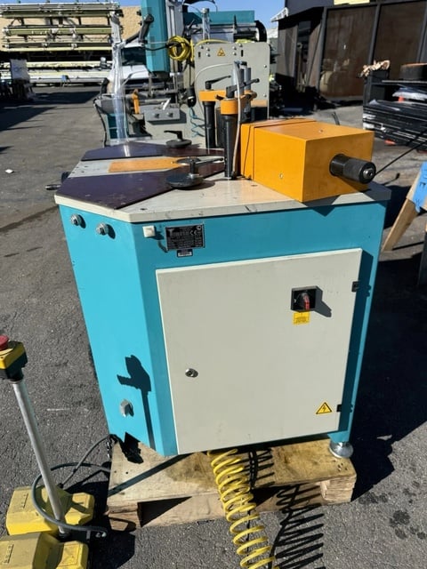 Yilmaz #KP-120, Corner Crimping Machine for Aluminum Windows, 5 ton, 5-1/8" max profile height, 2 hydraulic - Image 3