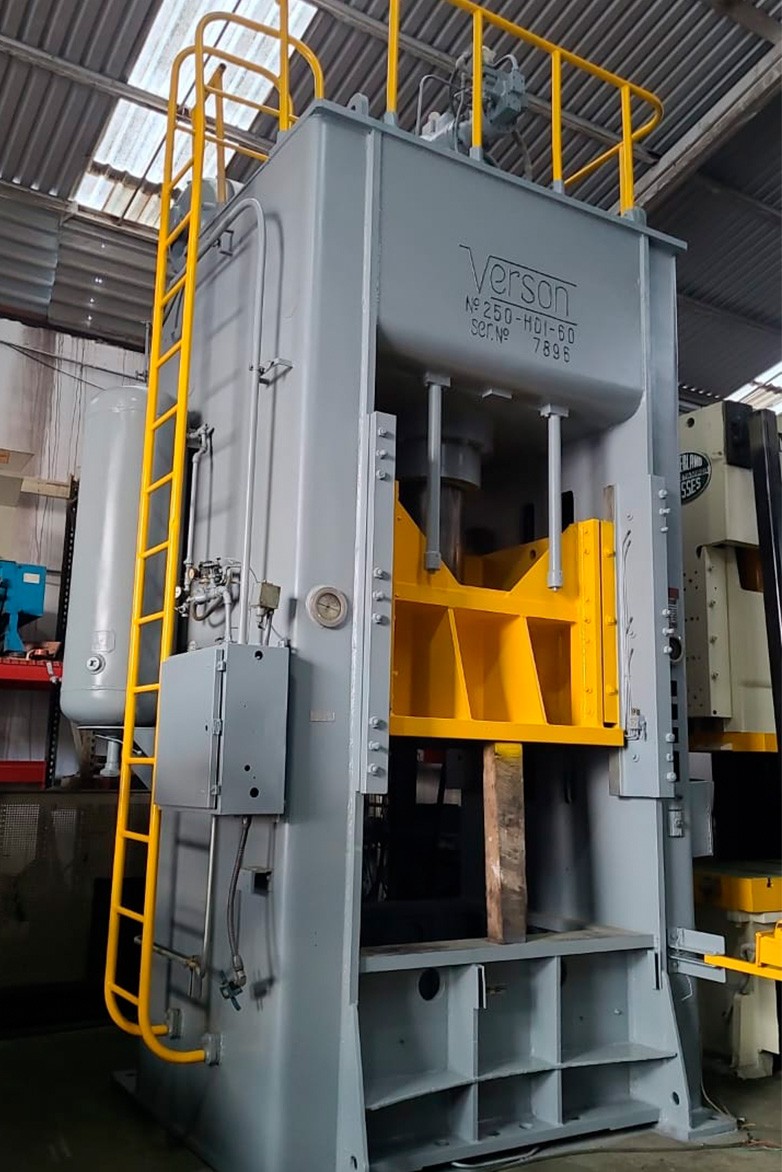 250 Ton, Verson #250-HD1-60, hydrauic press, 30" stroke, 60" x 60" table, 50 HP - Image 1