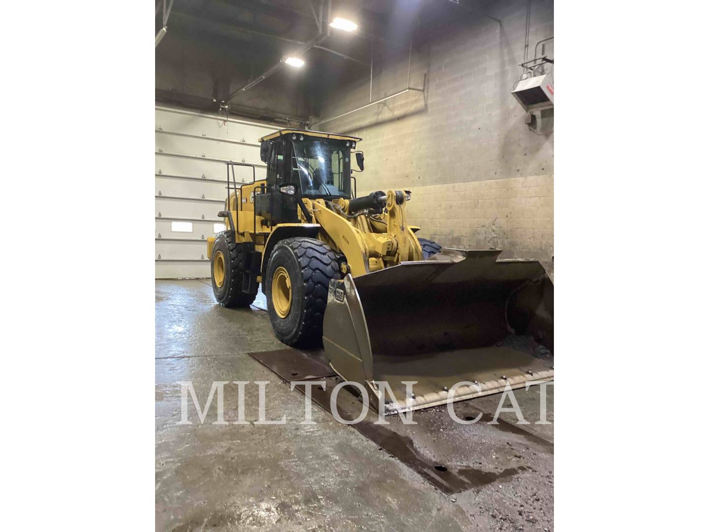 Cat 966, Wheel Loader, 2819 hours, S/N: M7R00396, 2023 - Image 2