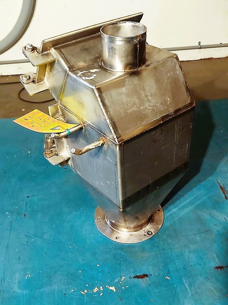 Lump catcher with cleanout port, Stainless construction, 4" OD inlet, 6" ID outlet, 9" OD outlet flange - Image 2