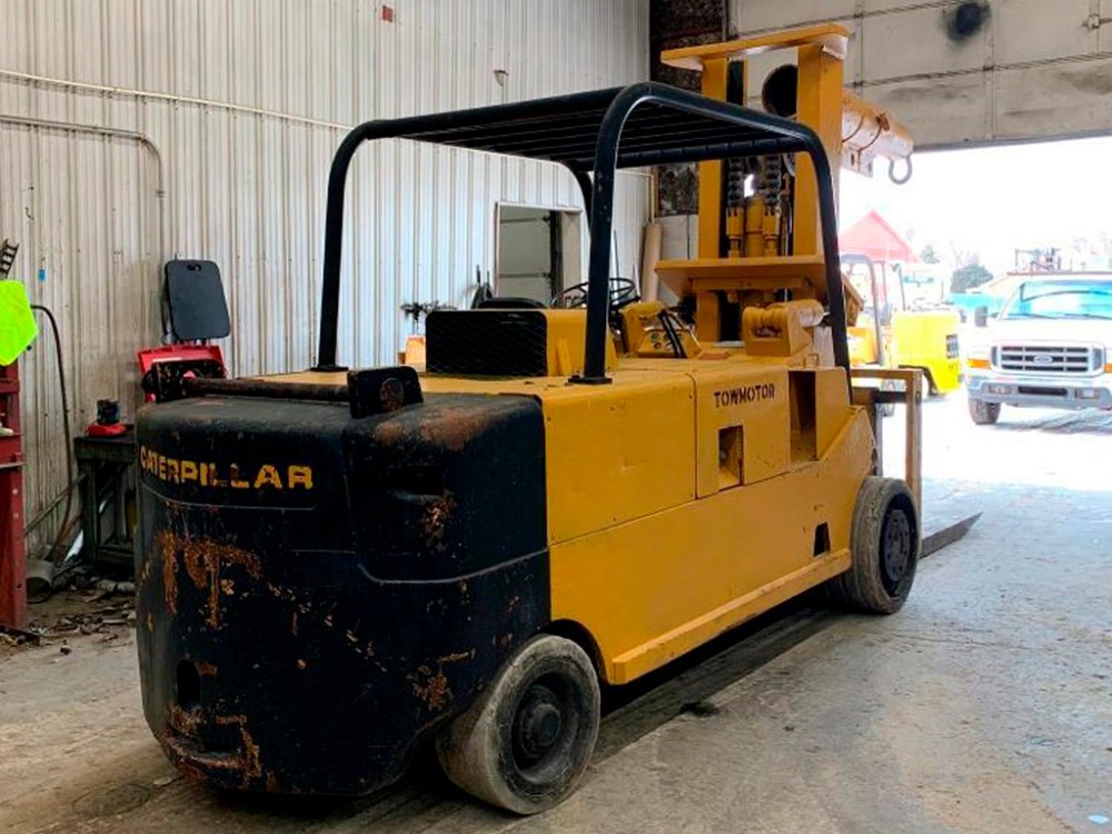 40000 lb. Caterpillar #T400, gas forklift, 148" lift height, 72" blade length - Image 2