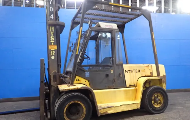 14950 lb. Hyster #H155XL2, Diesel Forklift, Enclosed Cab, 173.2" Mast, 60" x 6" Forks, 2005 - Image 1