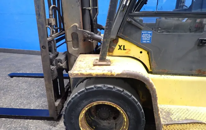 14950 lb. Hyster #H155XL2, Diesel Forklift, Enclosed Cab, 173.2" Mast, 60" x 6" Forks, 2005 - Image 2