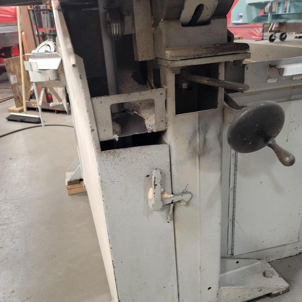 DoAll #36-R, vertical bandsaw, 19' 1" x .75" blade, 36" wheel, 7.5 HP, 1951 - Image 6