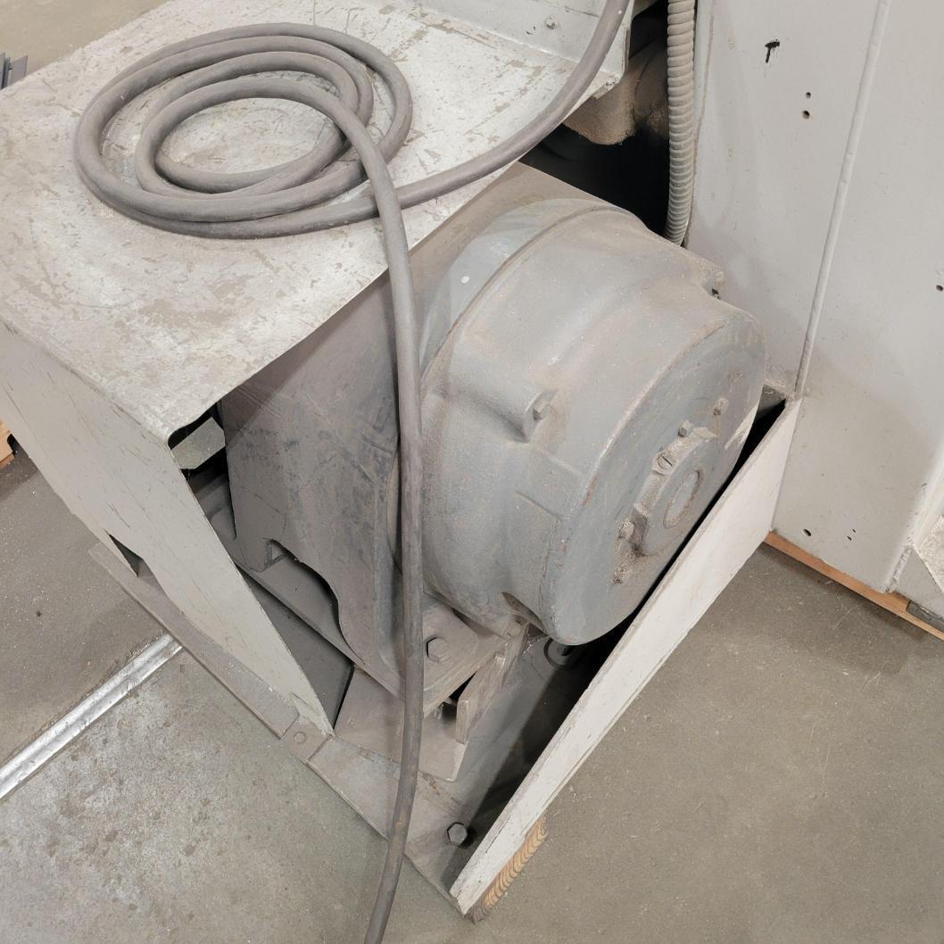 DoAll #36-R, vertical bandsaw, 19' 1" x .75" blade, 36" wheel, 7.5 HP, 1951 - Image 8