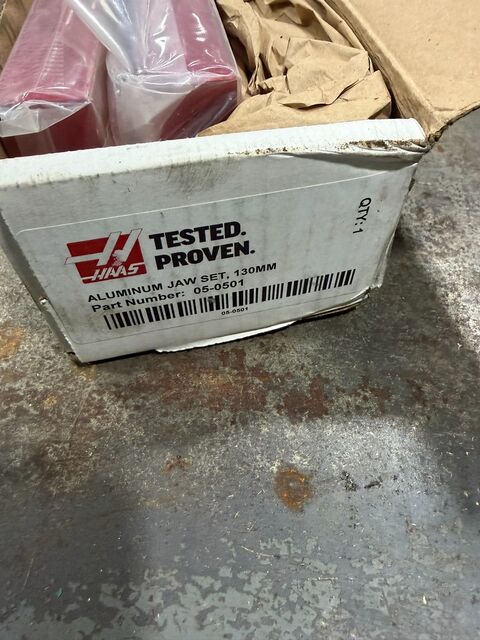 Haas #HSCV-150P, Pneumatic Self-Centering Vise, 6" jaw width, 0.2" jaw stroke, riser block, 2021 - Image 9