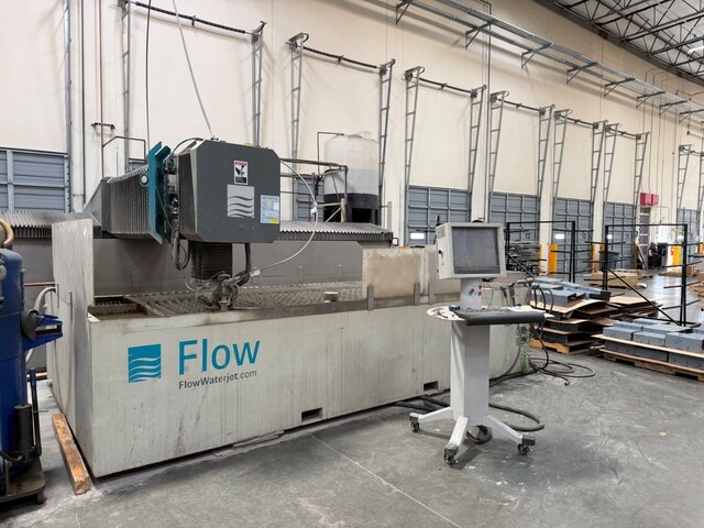 Flow #Mach-4020B, CNC waterjet cutting system, 6.6' x 13' table, 75000 psi, 50 HP intensifier pump, abrasive - Image 1