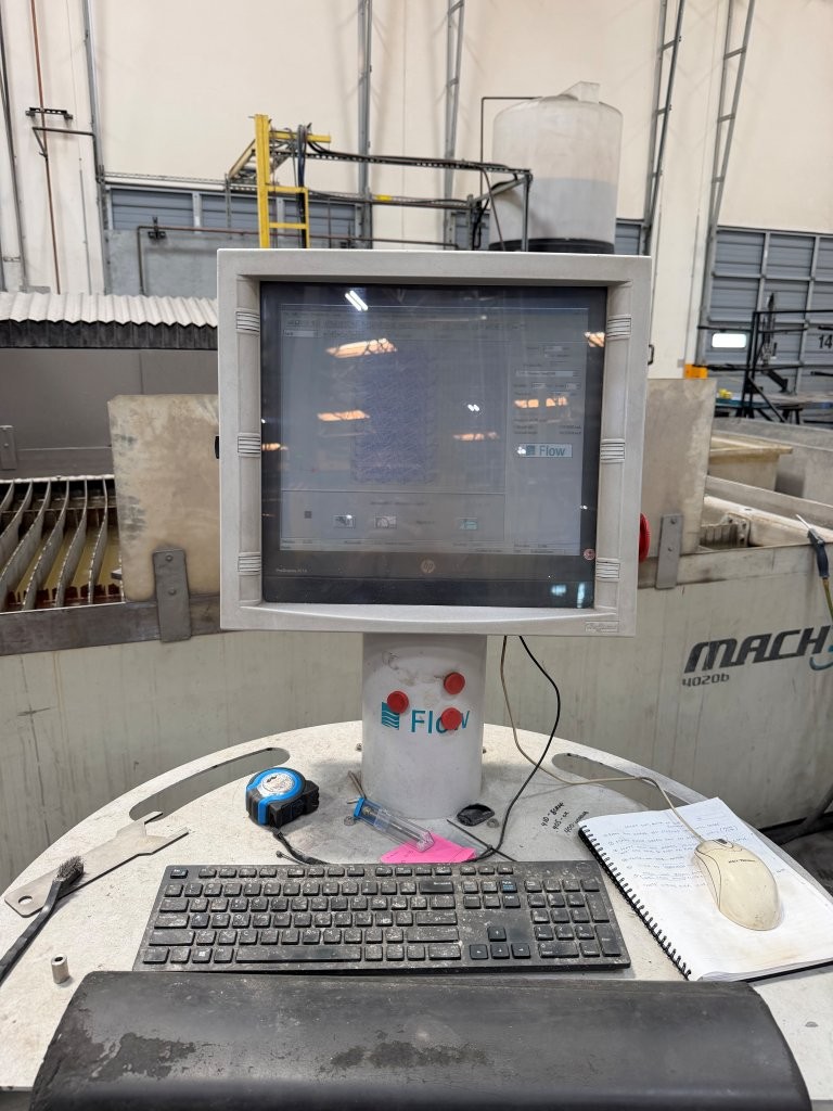 Flow #Mach-4020B, CNC waterjet cutting system, 6.6' x 13' table, 75000 psi, 50 HP intensifier pump, abrasive - Image 4
