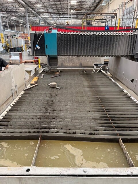 Flow #Mach-4020B, CNC waterjet cutting system, 6.6' x 13' table, 75000 psi, 50 HP intensifier pump, abrasive - Image 5