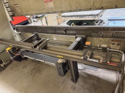 250 Ton, Accurpress #725012, cnc press brake, 12' overall, 124" between housing, 8" stroke, 10" throat, 16" - Image 4