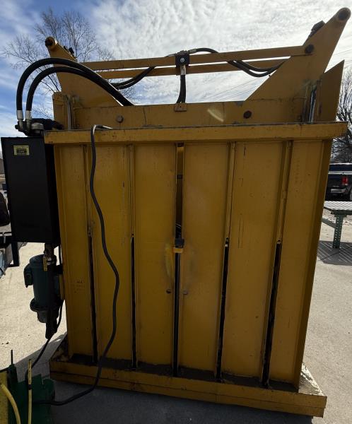 GPI #M60MD, vertical baler, 24" x 60" feed opening, 5 HP, 33 sec cycle, hydraulic eject system - Image 3