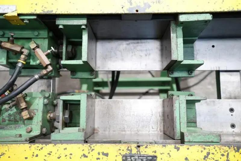 Lancaster #1861-B, clamp assembly 2-way frame clamping machine, motorized open/close - Image 5