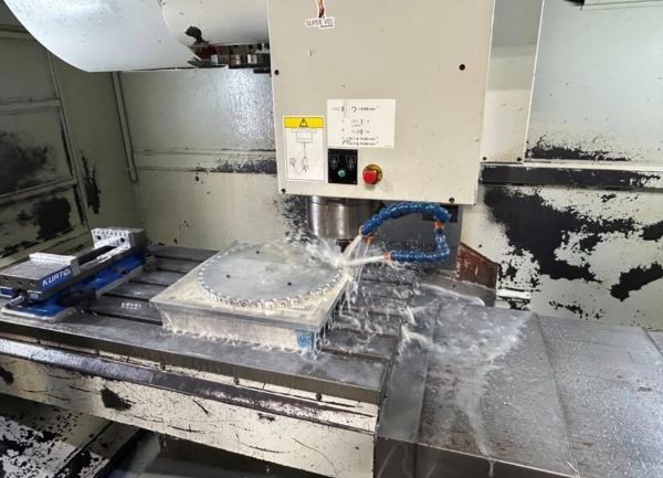 Hurco #VMX42, Vertical Machining Center, 42" X, 24" Y, 24" Z, 10000 RPM, 24 automatic tool changer, 2004 - Image 5
