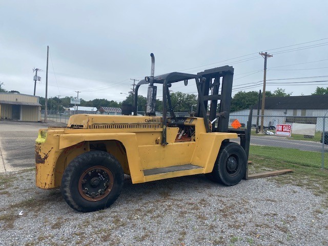 25000 lb. Clark, forklift, pneumatic tire, 8' forks - Image 1