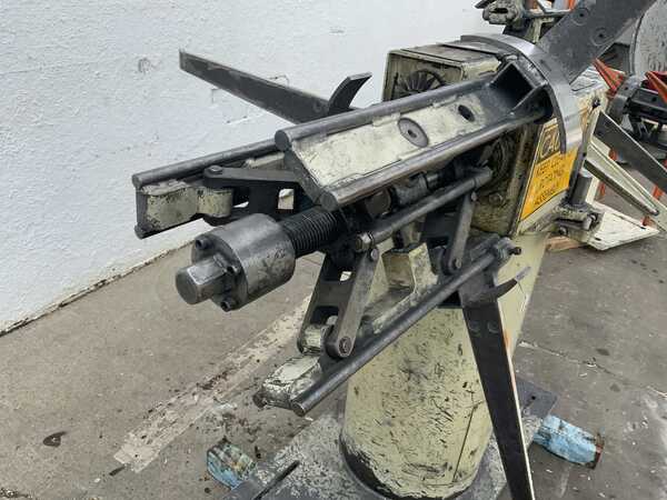 1600 lb. Cooper Weymouth #2RD, double end coil reel, 18" width, 48" outside dimensions, 11.5"-17" ID, manual - Image 2
