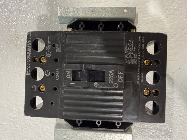 225 Amps, GE #TQD3225, Molded Case Circuit Breaker, 3-pole, 208/240 Volt, 3PH - Image 1